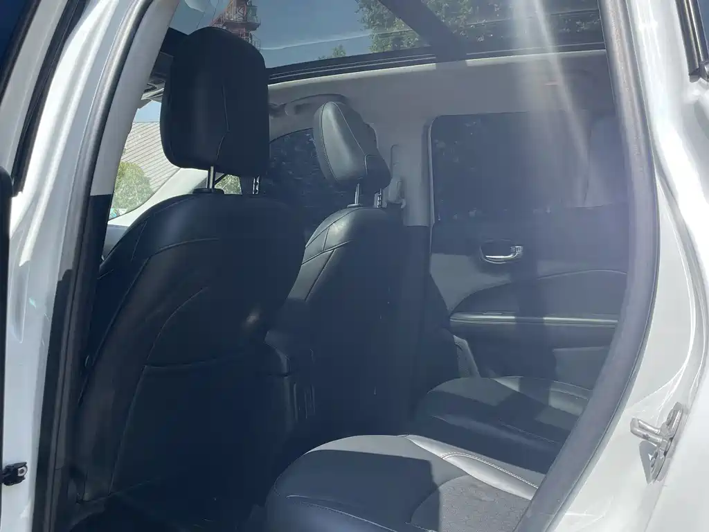 Jeep Compass 2019 — фото 10