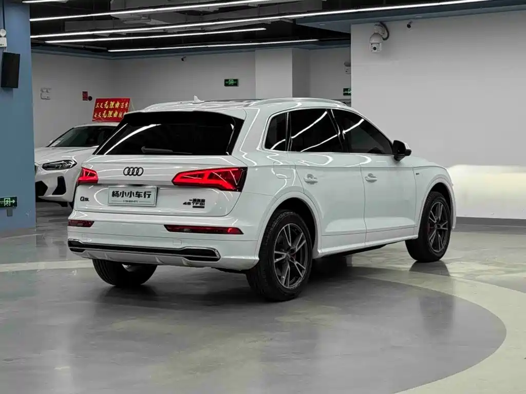Audi Q5L 2019 — фото 12