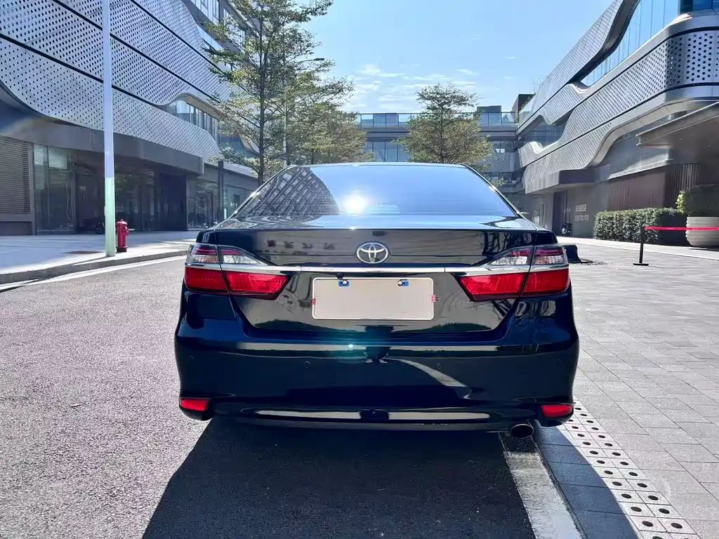 Toyota Camry 2015 — фото 12