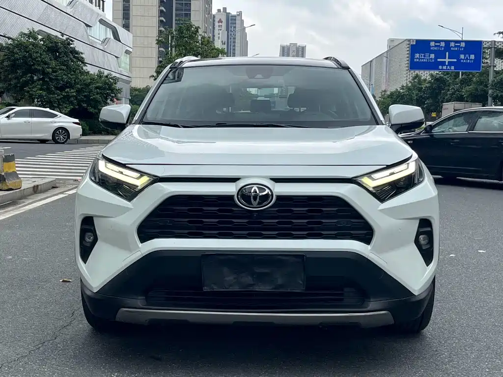 Toyota RAV4 2024 — фото 2