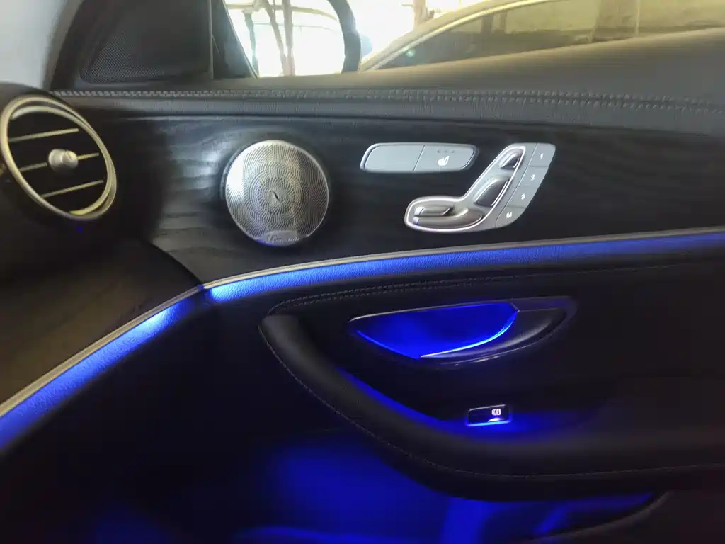 Mercedes-Benz E-Class 2019 — фото 11
