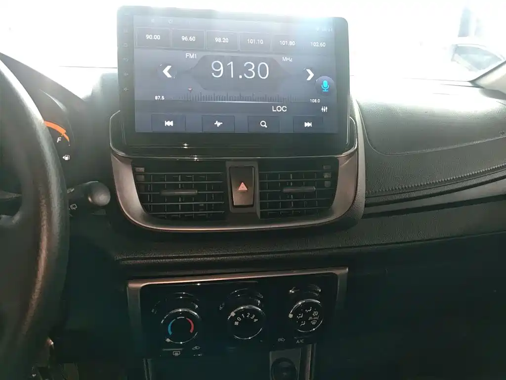 Toyota Yaris L 2022 — фото 9