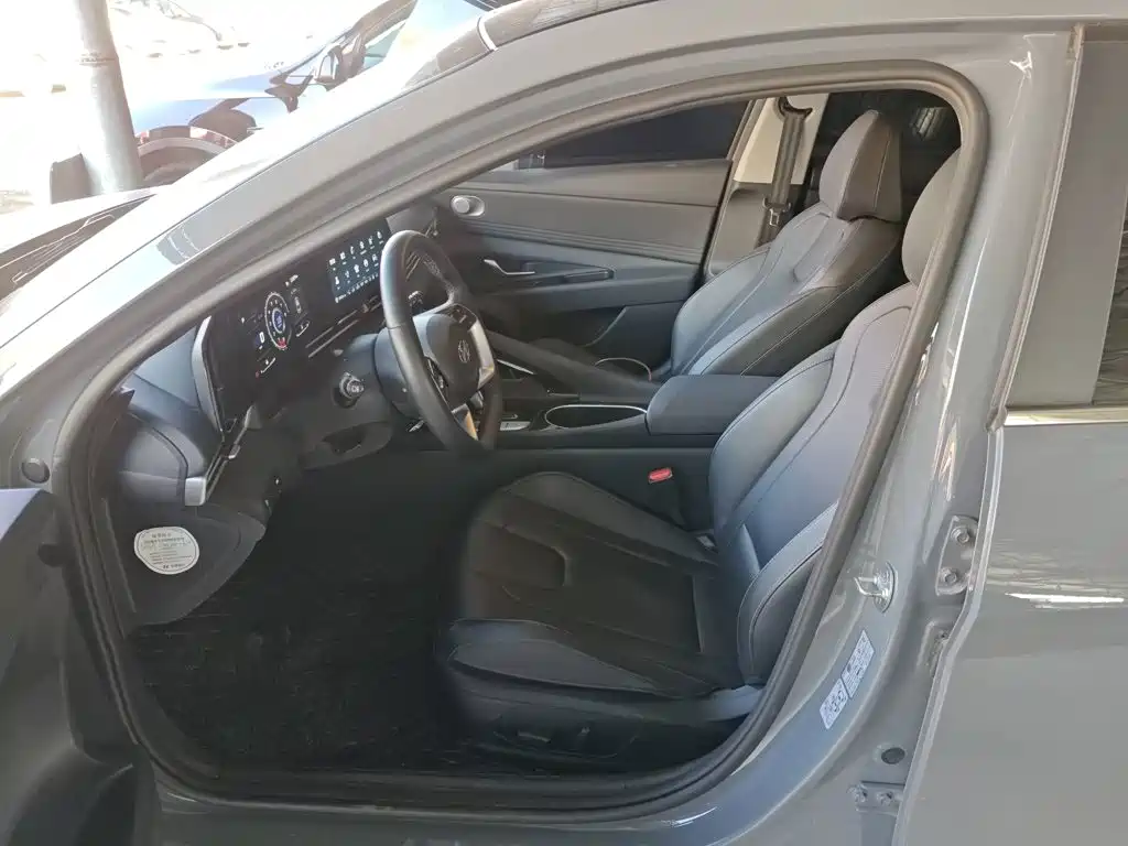 Hyundai Elantra 2023 — фото 16