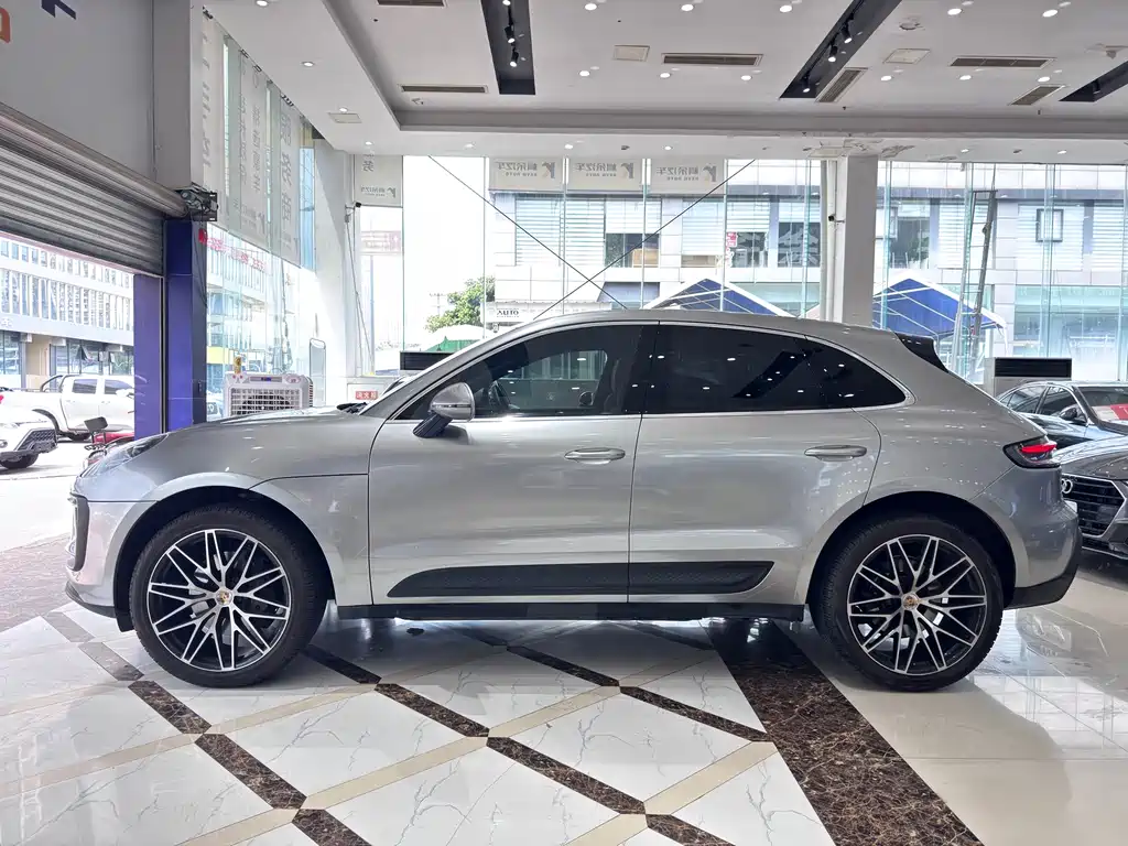 Porsche Macan 2023 — фото 16