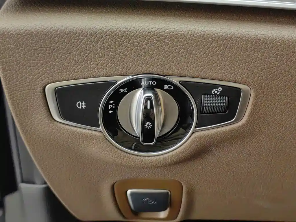 Mercedes-Benz E-Class 2023 — фото 21