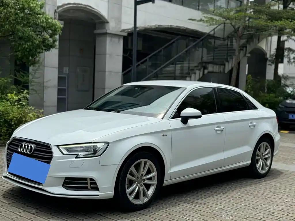 Audi A3 2017 — фото 1