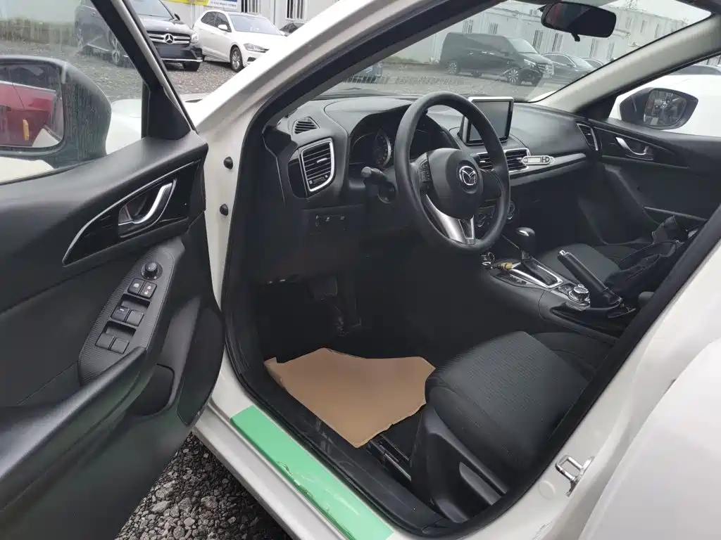 Mazda 3 Axela 2016 — фото 16