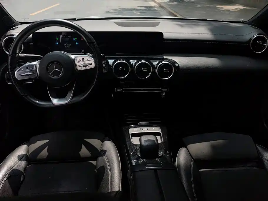 Mercedes-Benz A-Class 2019 — фото 12