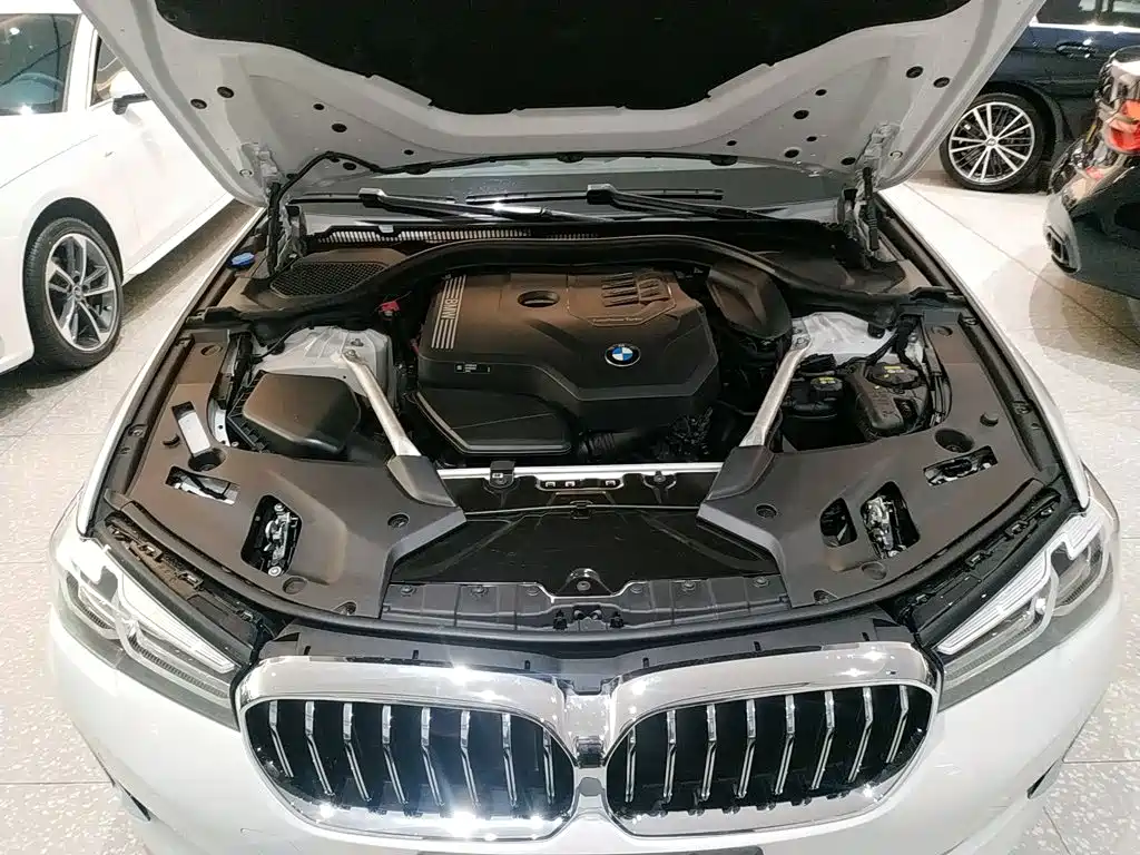 BMW 5 Series 2022 — фото 16