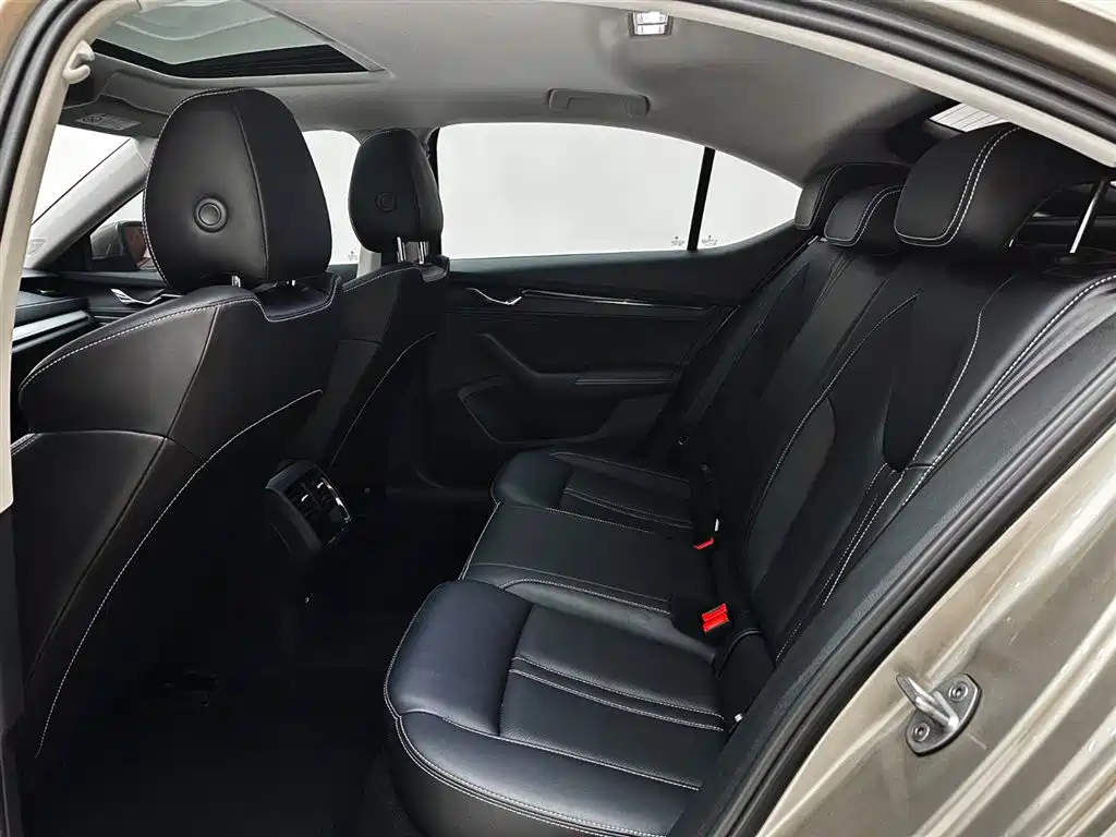 Skoda Octavia 2021 — фото 22
