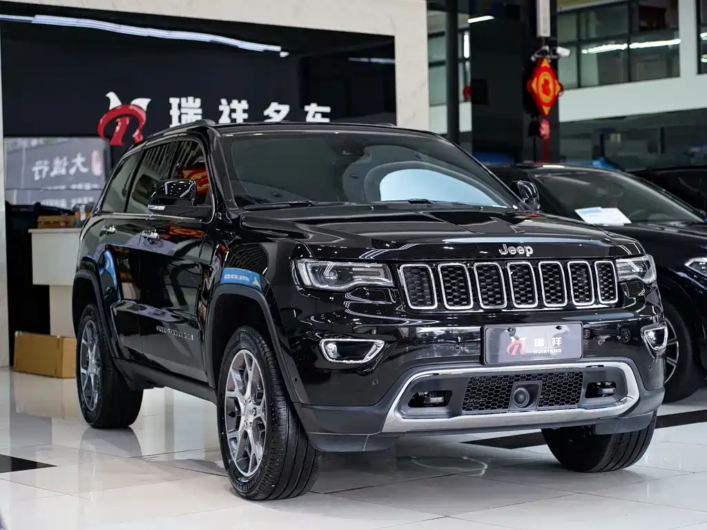 Jeep Grand Cherokee 2020 — фото 18