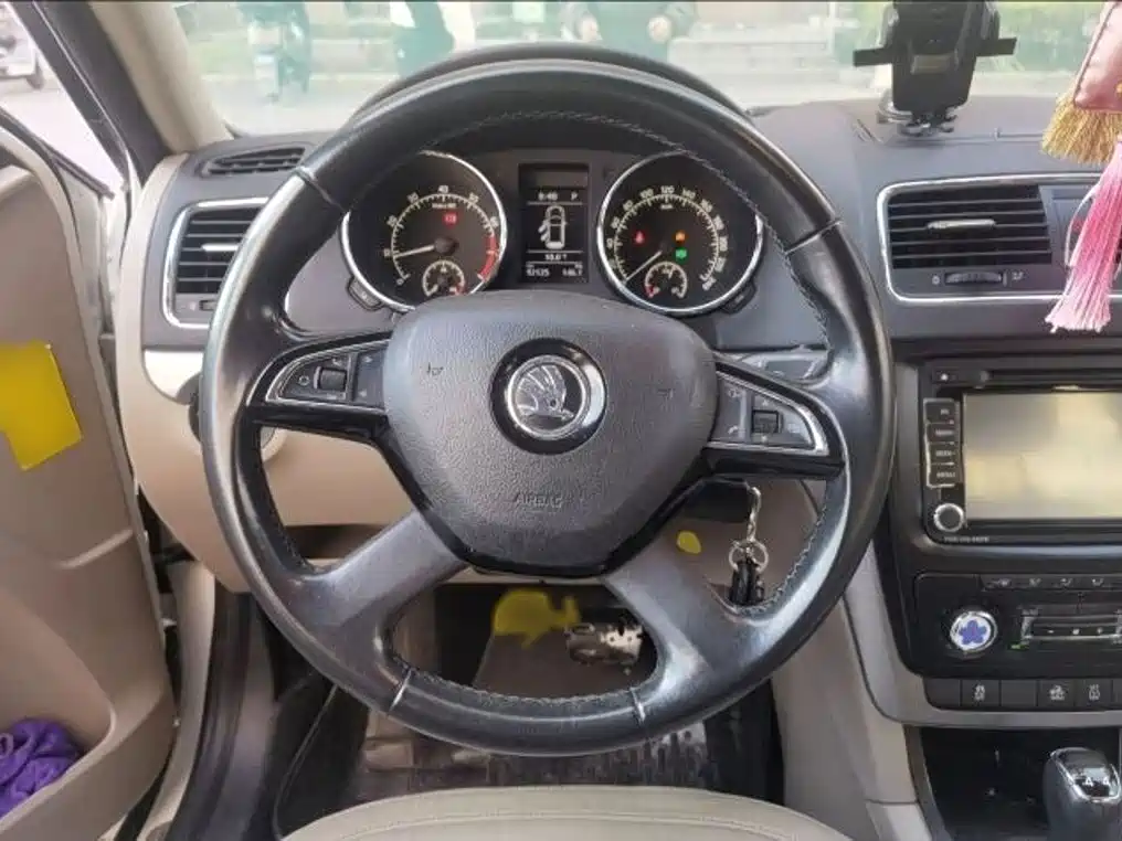 Skoda Yeti 2014 — фото 12