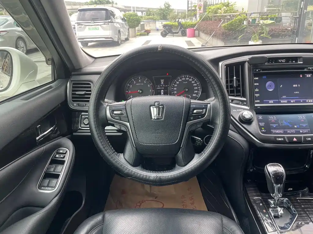 Toyota Crown 2016 — фото 15