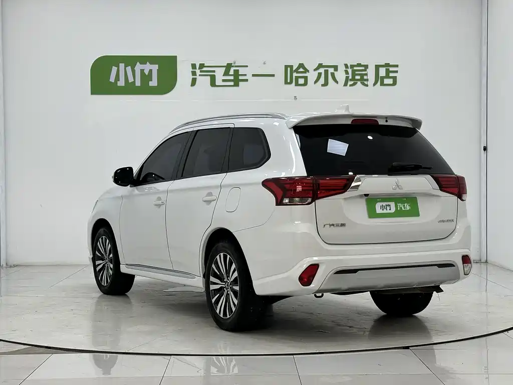 Mitsubishi Outlander 2022 — фото 4