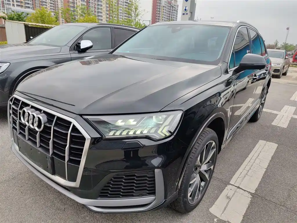 Audi Q7 2024 — фото 1
