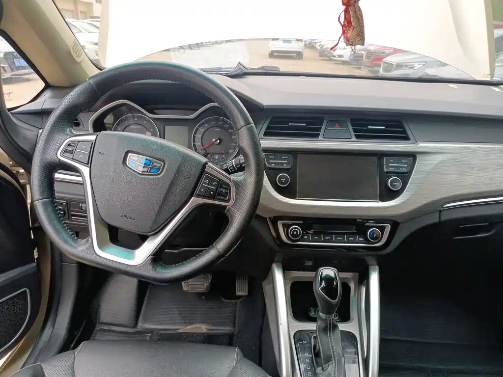 Geely Vision X3 2018 — фото 10