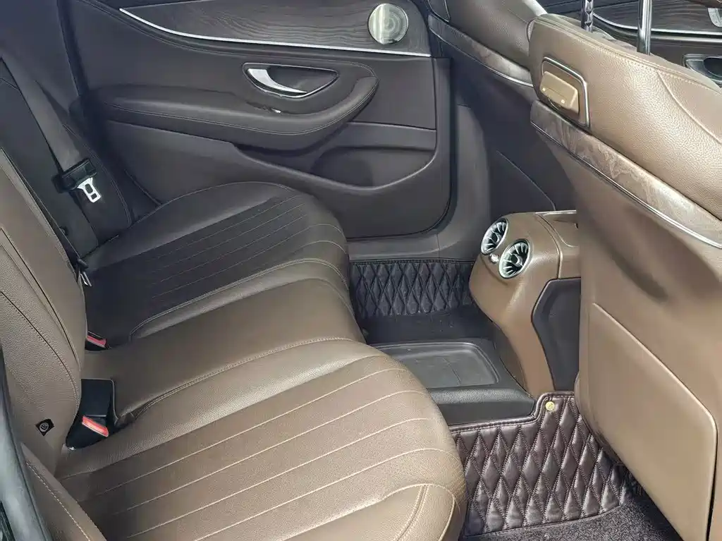 Mercedes-Benz E-Class 2019 — фото 15