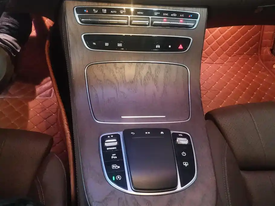 Mercedes-Benz E-Class 2022 — фото 16