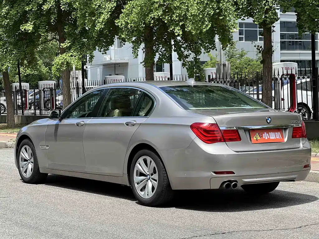 BMW 7 Series 2011 — фото 28
