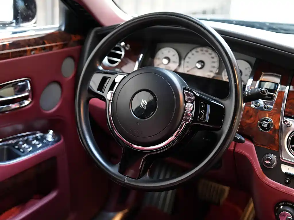 Rolls-Royce Ghost 2015 — фото 16