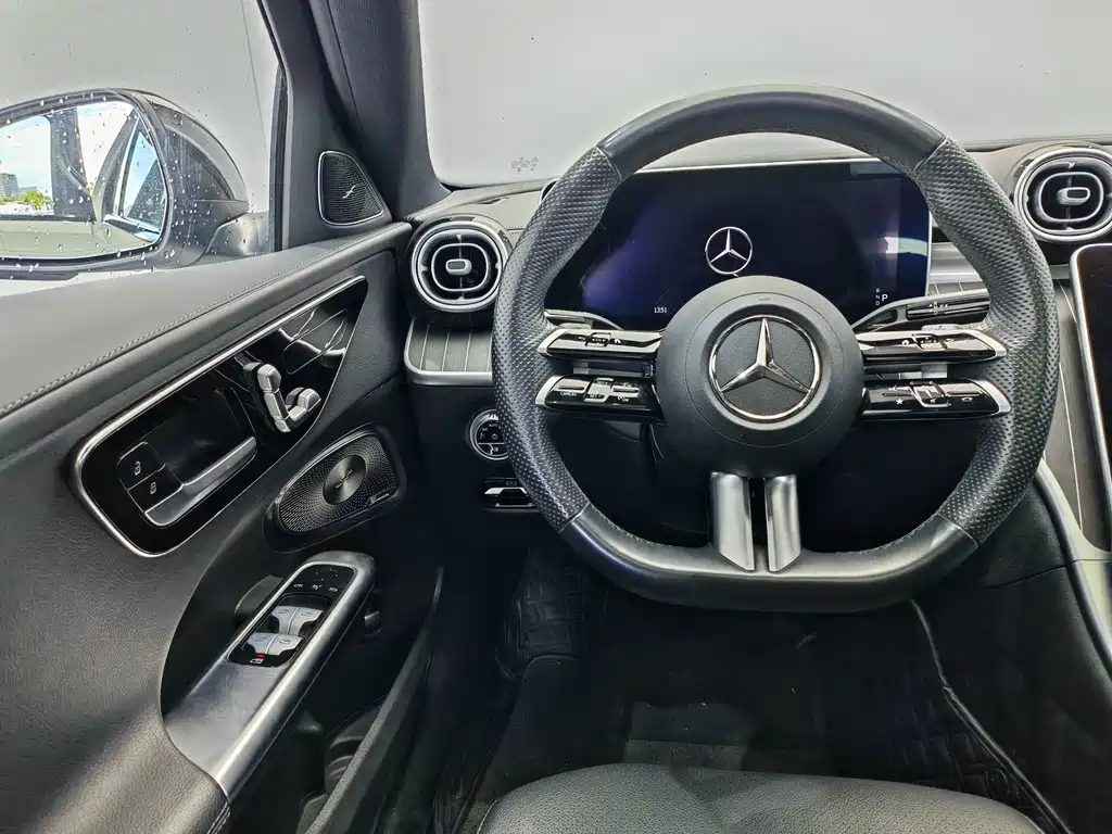 Mercedes-Benz C-Class 2024 — фото 9