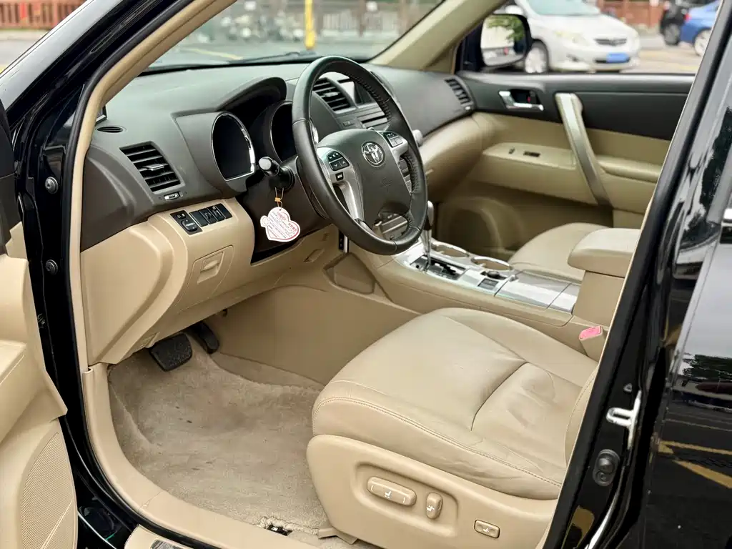Toyota Highlander 2014 — фото 13