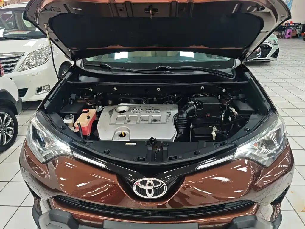 Toyota RAV4 2017 — фото 16