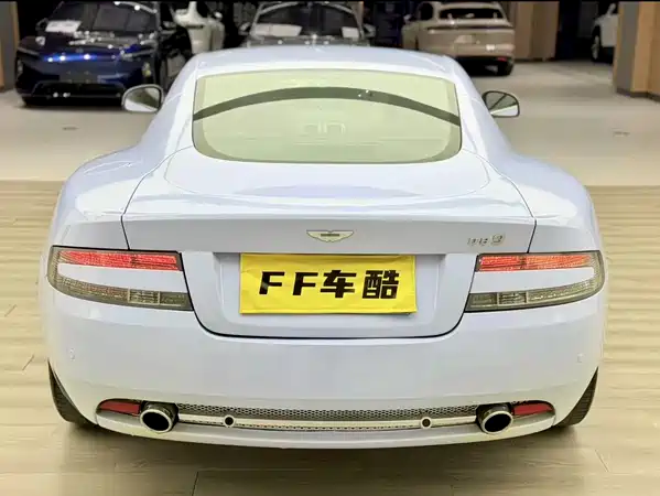 Aston Martin DB9 2011