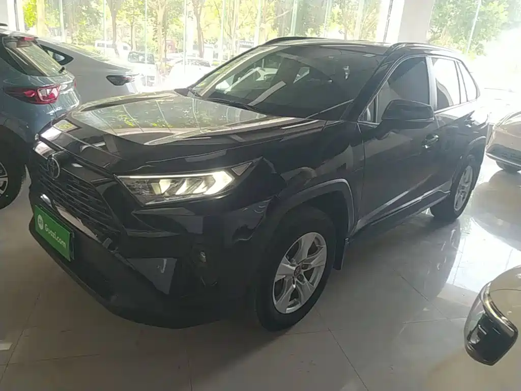 Toyota RAV4 2024 — фото 1