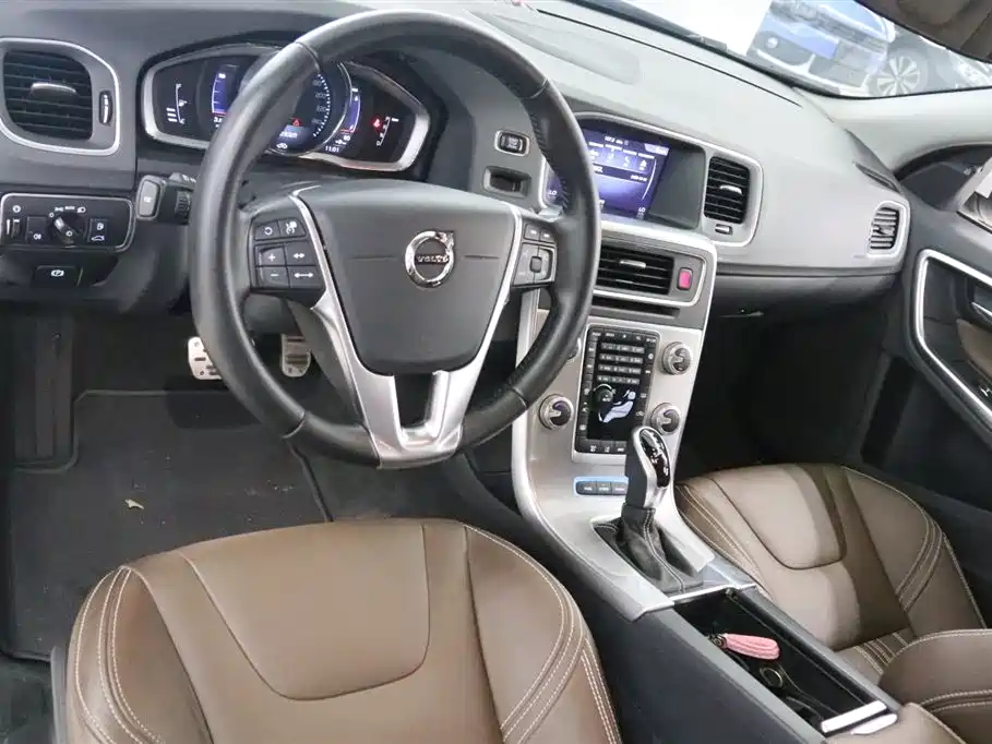 Volvo S60 PHEV 2018 — фото 10