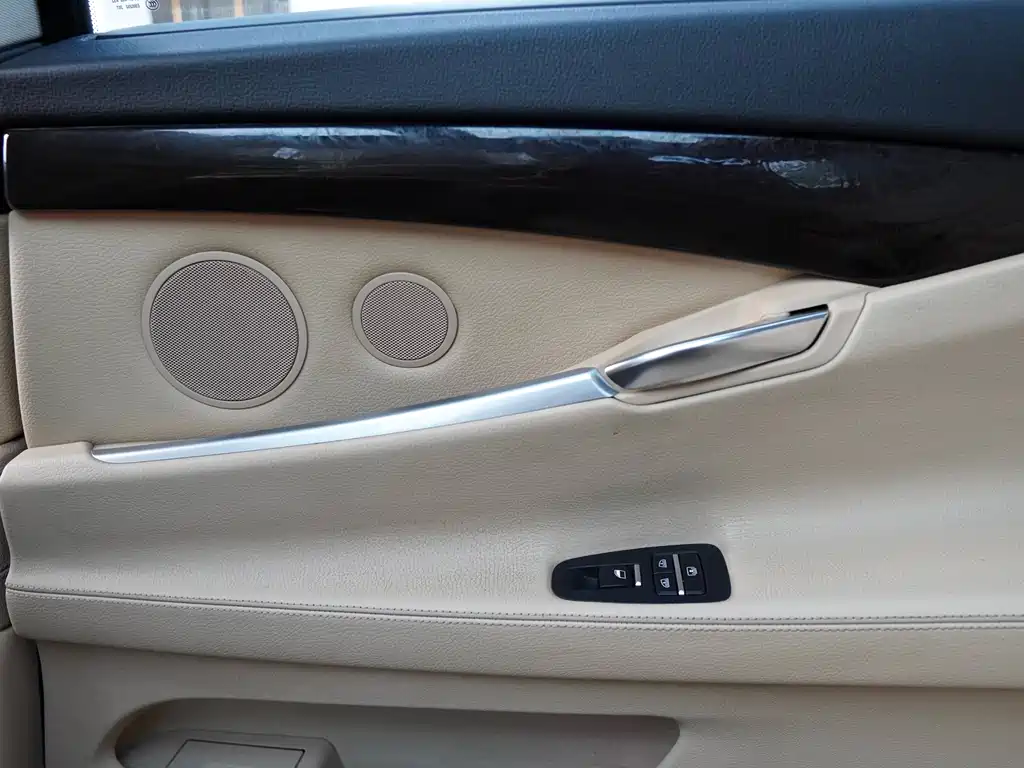 BMW 5 Series GT 2013 — фото 23