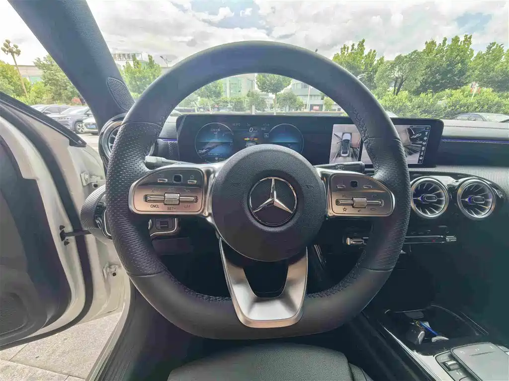 Mercedes-Benz A-Class 2022 — фото 11