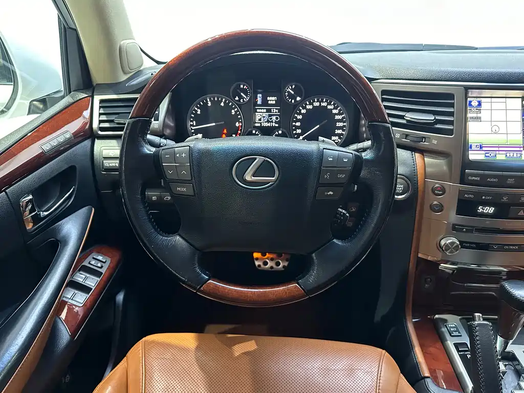 Lexus LX 2015 — фото 9