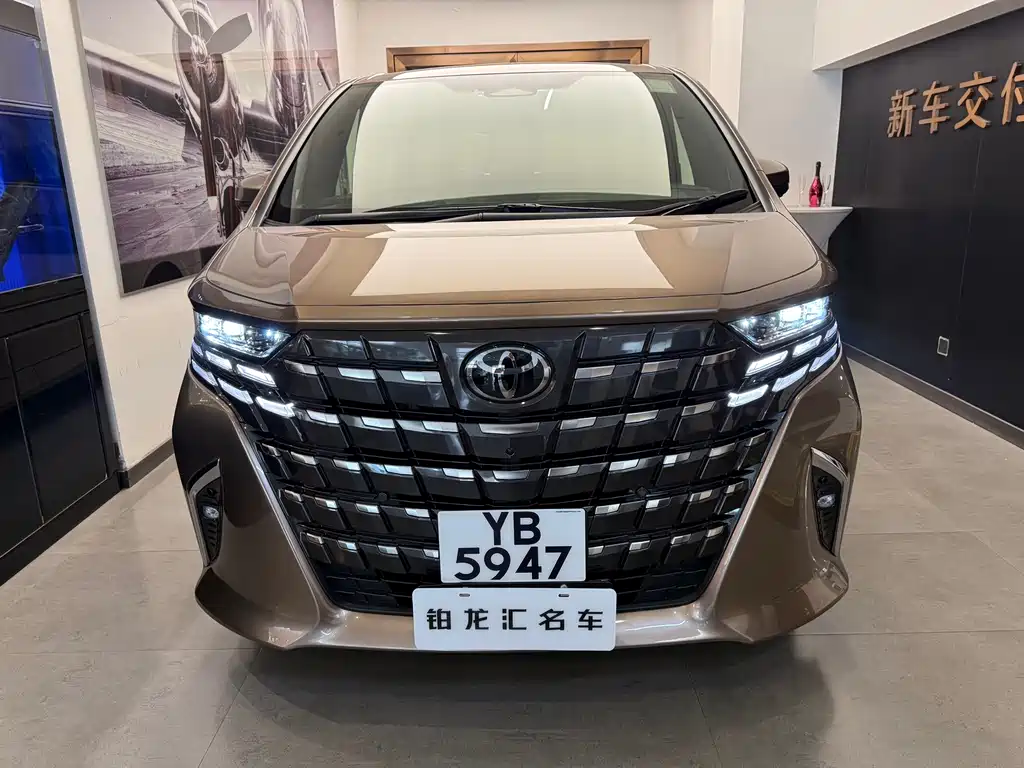 Toyota Alphard 2026 — фото 1