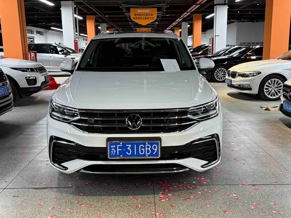 Volkswagen Tiguan L 2023 — фото 1