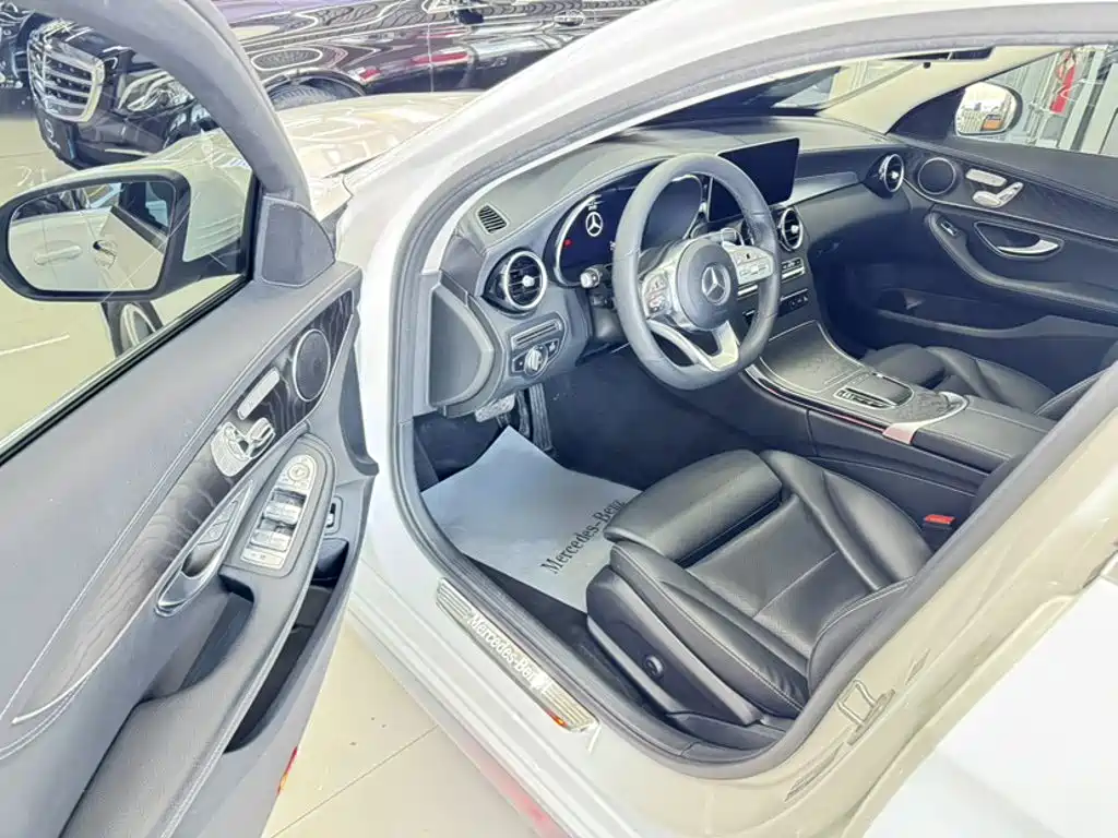 Mercedes-Benz C-Class 2020 — фото 17