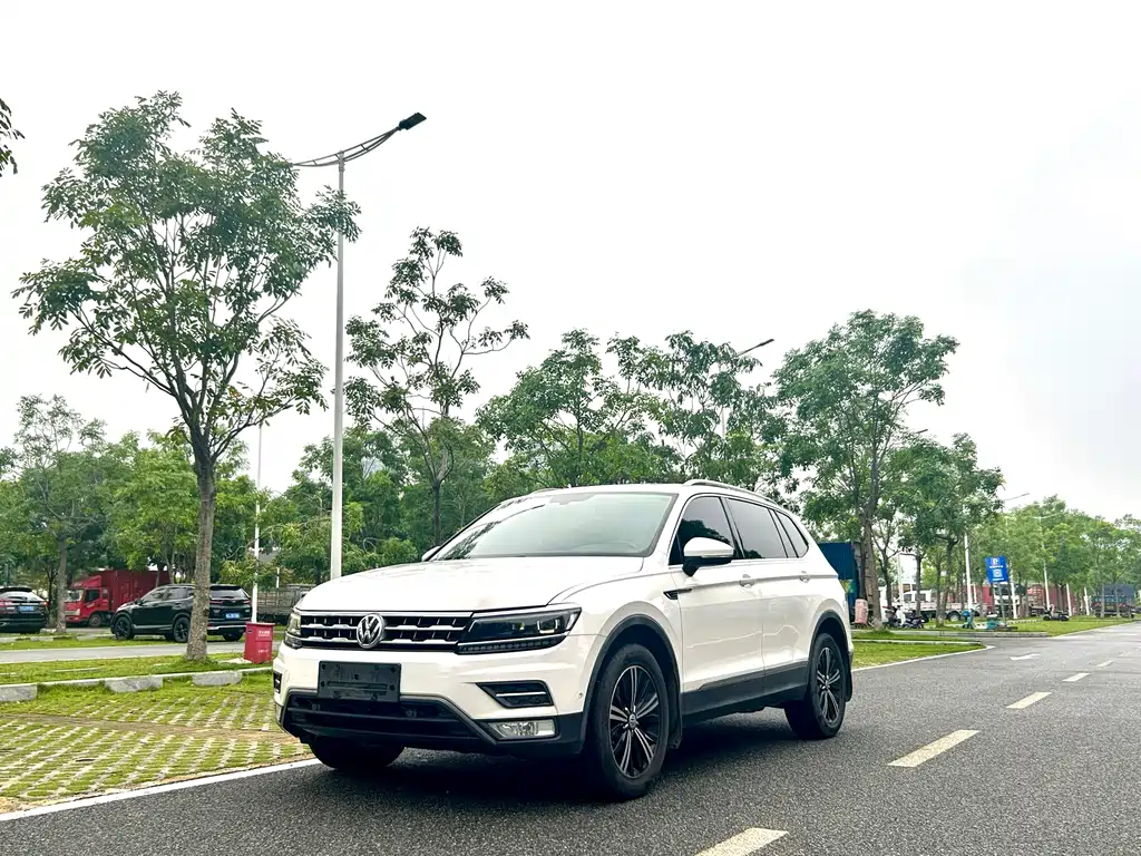 Volkswagen Tiguan L 2017 — фото 2
