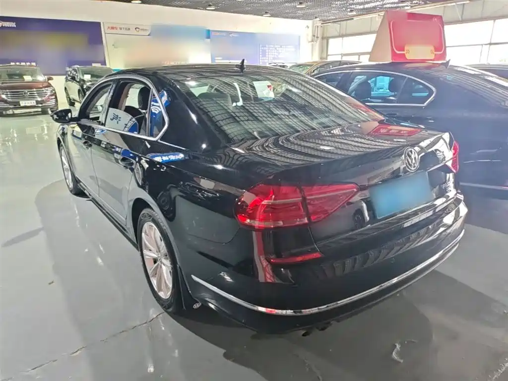 Volkswagen Passat 2017 — фото 5
