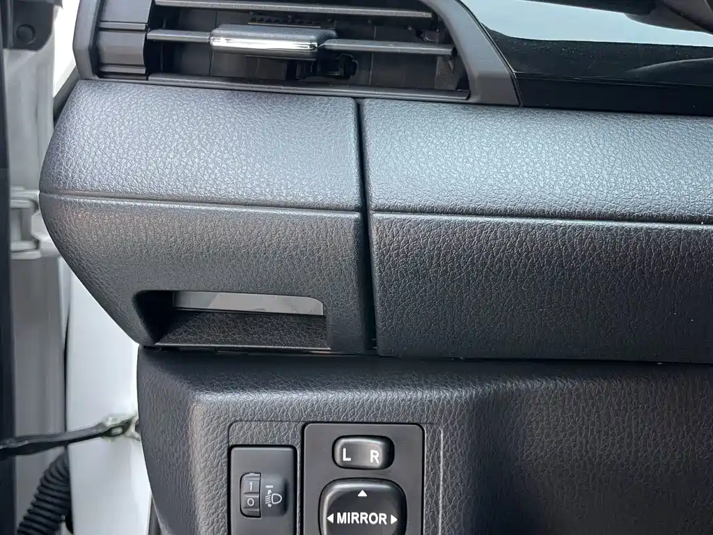 Toyota Yaris L 2023 — фото 14