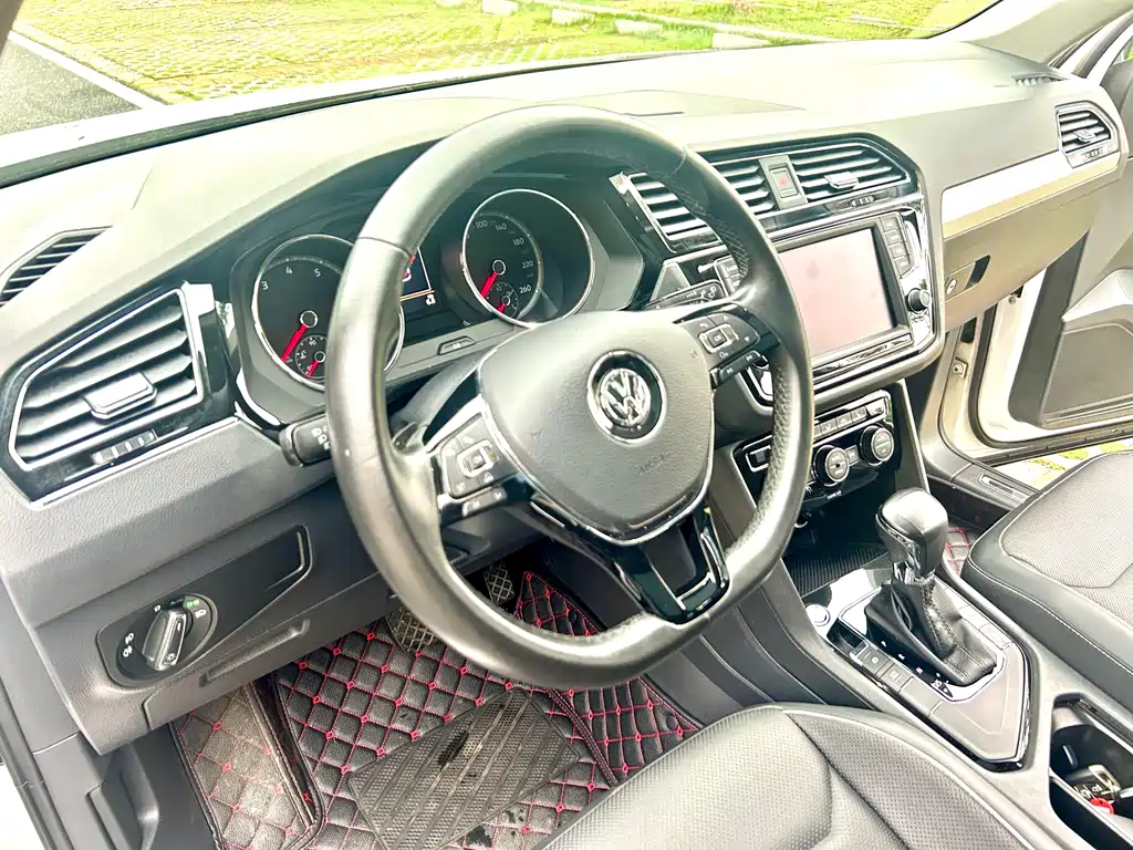 Volkswagen Tiguan L 2017 — фото 12