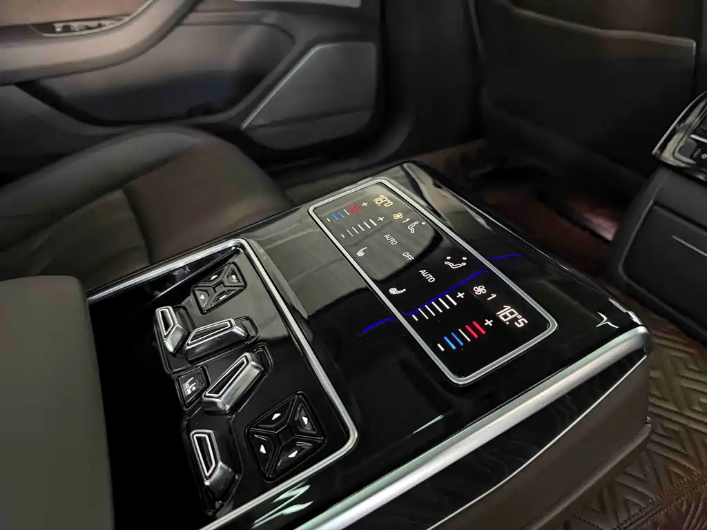 Audi A8 2020 — фото 17