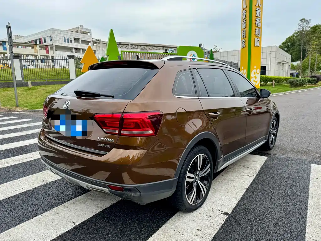 Volkswagen Cross Lavida 2018 — фото 15