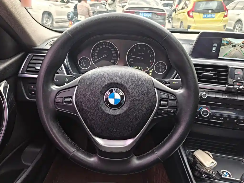 BMW 3 Series 2018 — фото 12