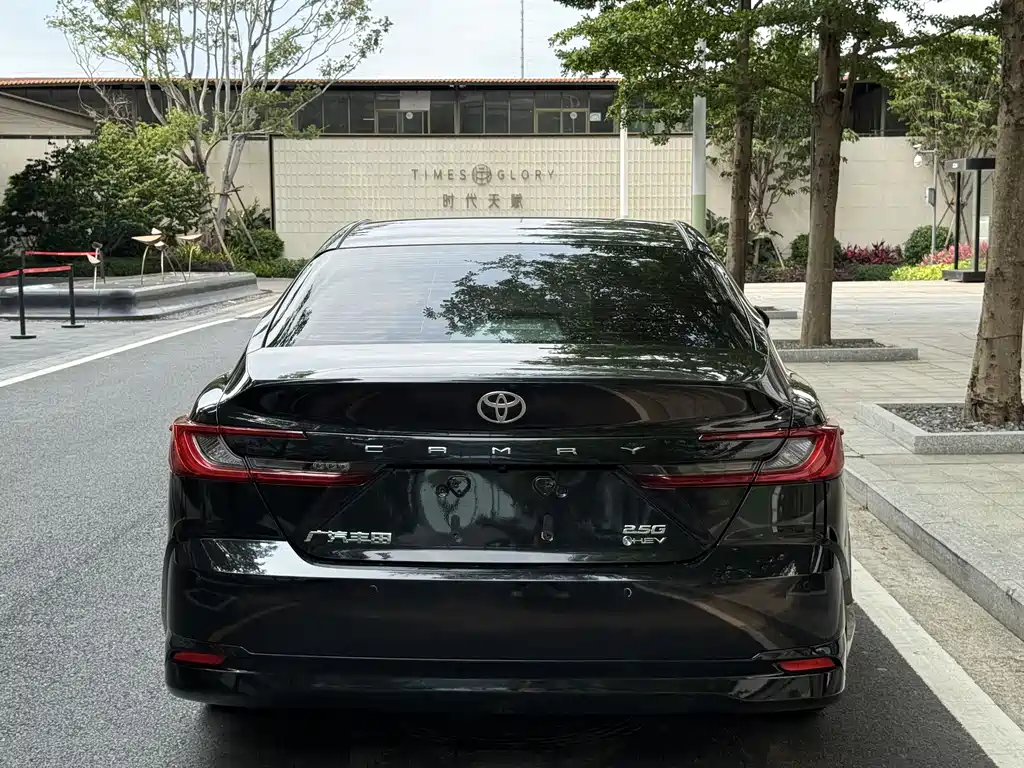 Toyota Camry 2025 — фото 10