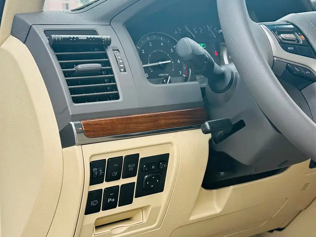 Toyota Land Cruiser 2017 — фото 10