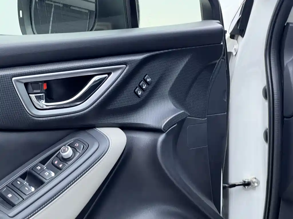 Subaru Forester 2022 — фото 12