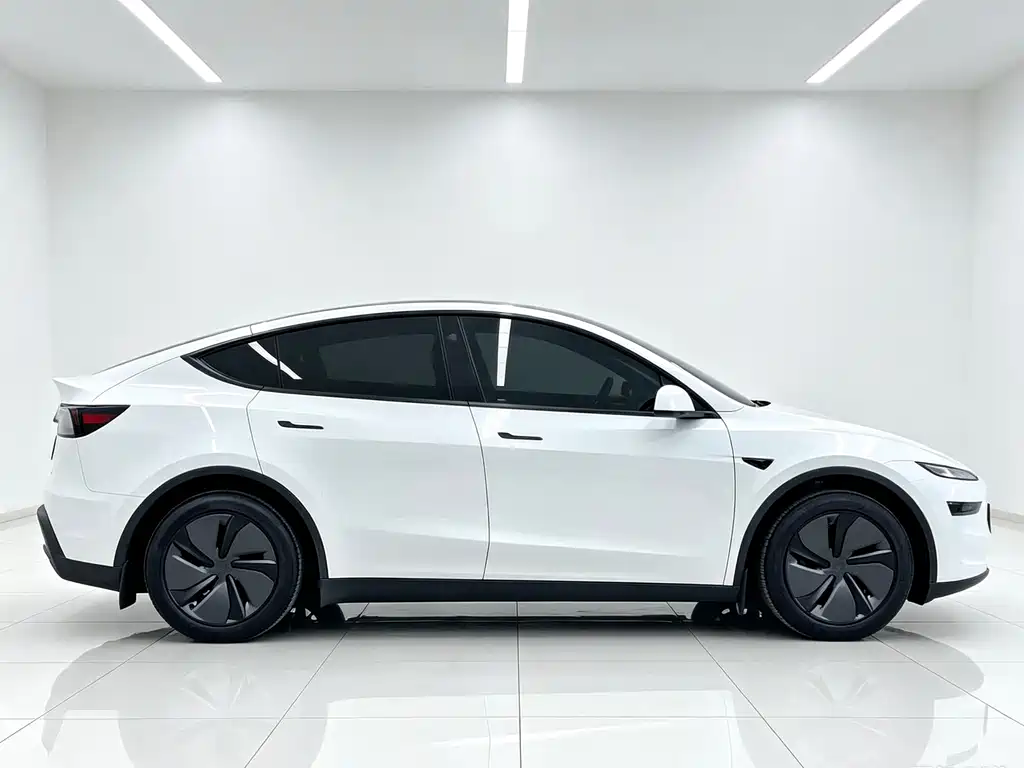 Tesla Model Y 2026 — фото 10