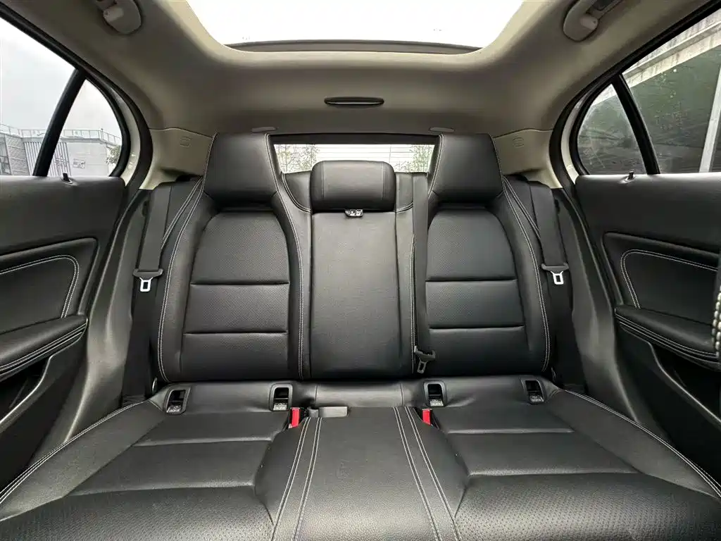 Mercedes-Benz GLA 2015 — фото 9