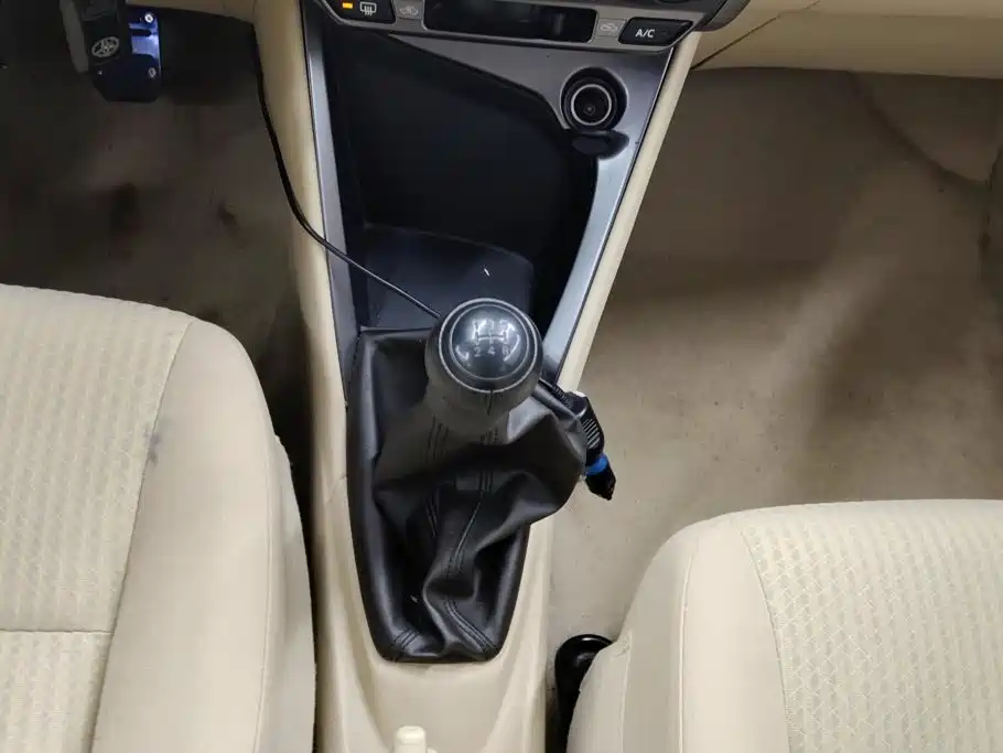 Toyota Yaris L 2014 — фото 16