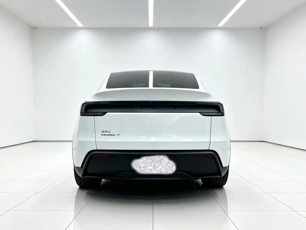 Tesla Model Y 2026 — фото 11